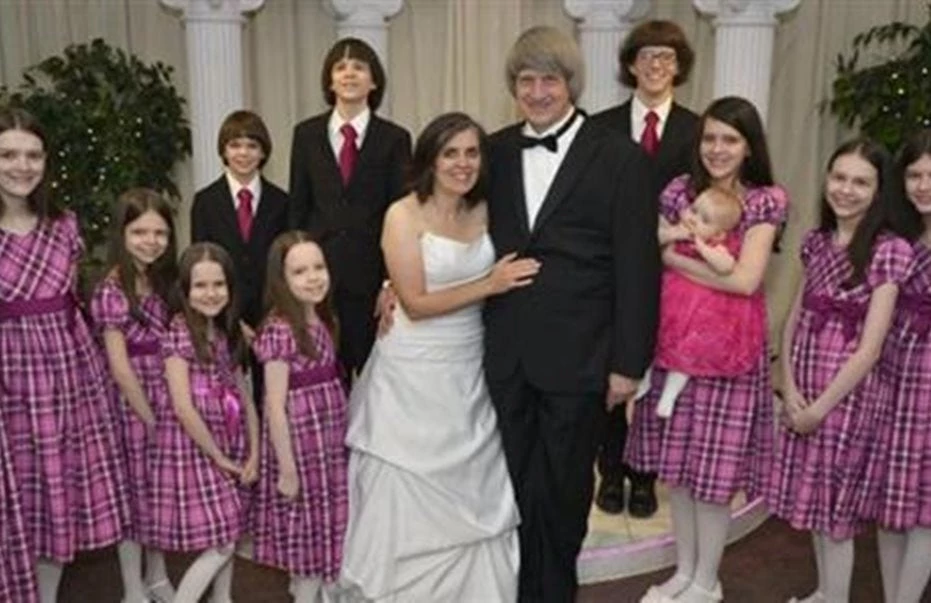 Νέο σοκ για τα 13 παιδιά που διασώθηκαν από το «σπίτι του τρόμου» – Τα στέλνουν σε χωριστές οικογένειες